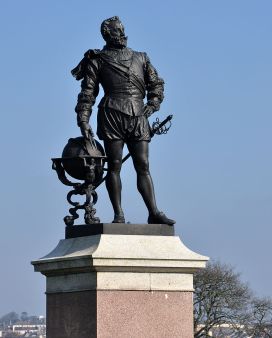 Statue_of_Drake,_Plymouth_Hoe